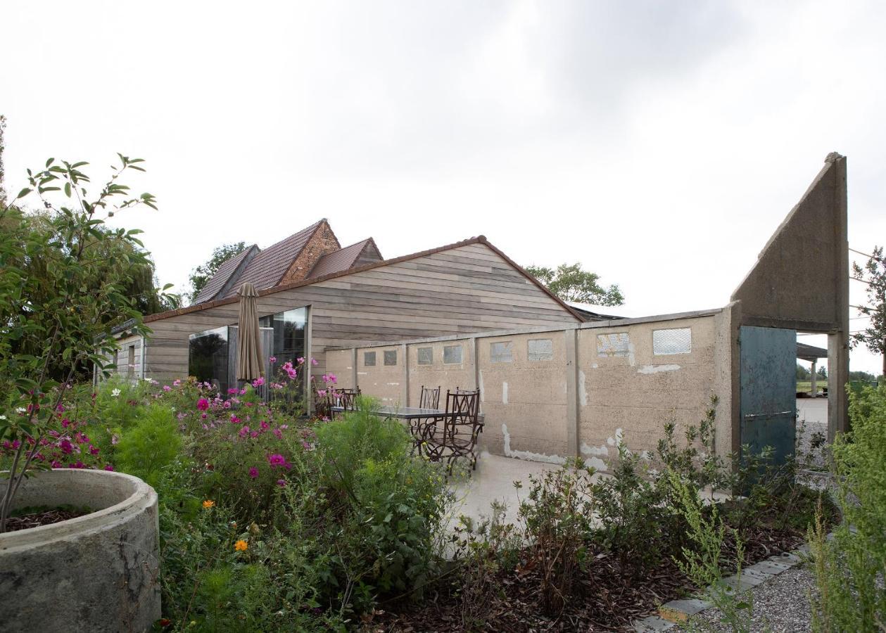 Landelijk Vakantiehuis In Diksmuide Met Een Tuin En Vijver Luaran gambar