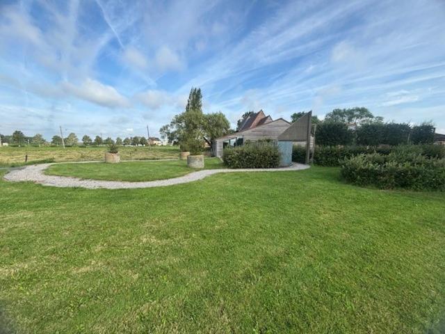Landelijk Vakantiehuis In Diksmuide Met Een Tuin En Vijver Luaran gambar